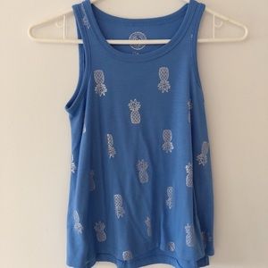 Flowy, blue pineapple-patterned tank top